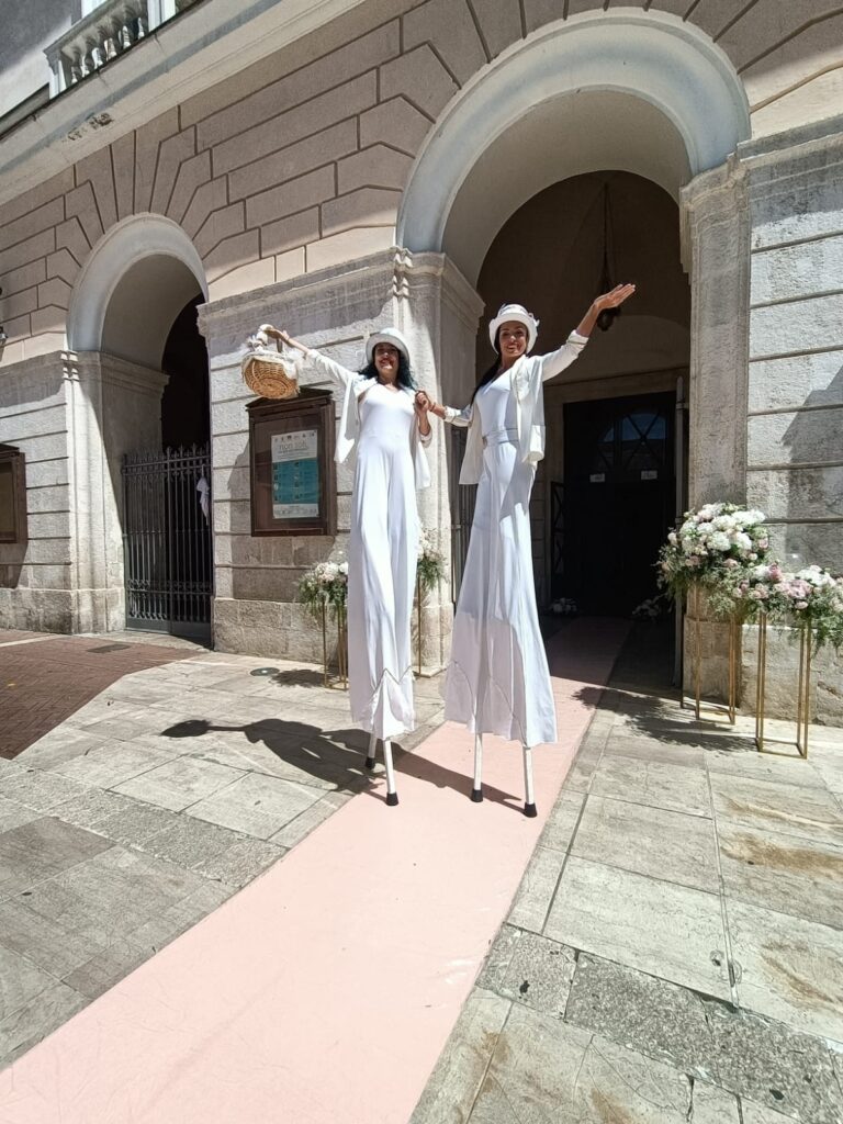 spettacolo su  Trampoli, Animazione Matrimoni artisti di strada  - spettacolo su  Trampoli, Fornitori artisti di strada  - spettacolo su  Trampoli, Matrimonio artisti di strada  - spettacolo su  Trampoli, Nozze artisti di strada  - spettacolo su  Trampoli, Animazione Matrimoni Puglia, Animazione Matrimoni Lecce, Matrimonio Puglia, Fornitori Puglia, Fornitori Lecce, Matrimonio Lecce