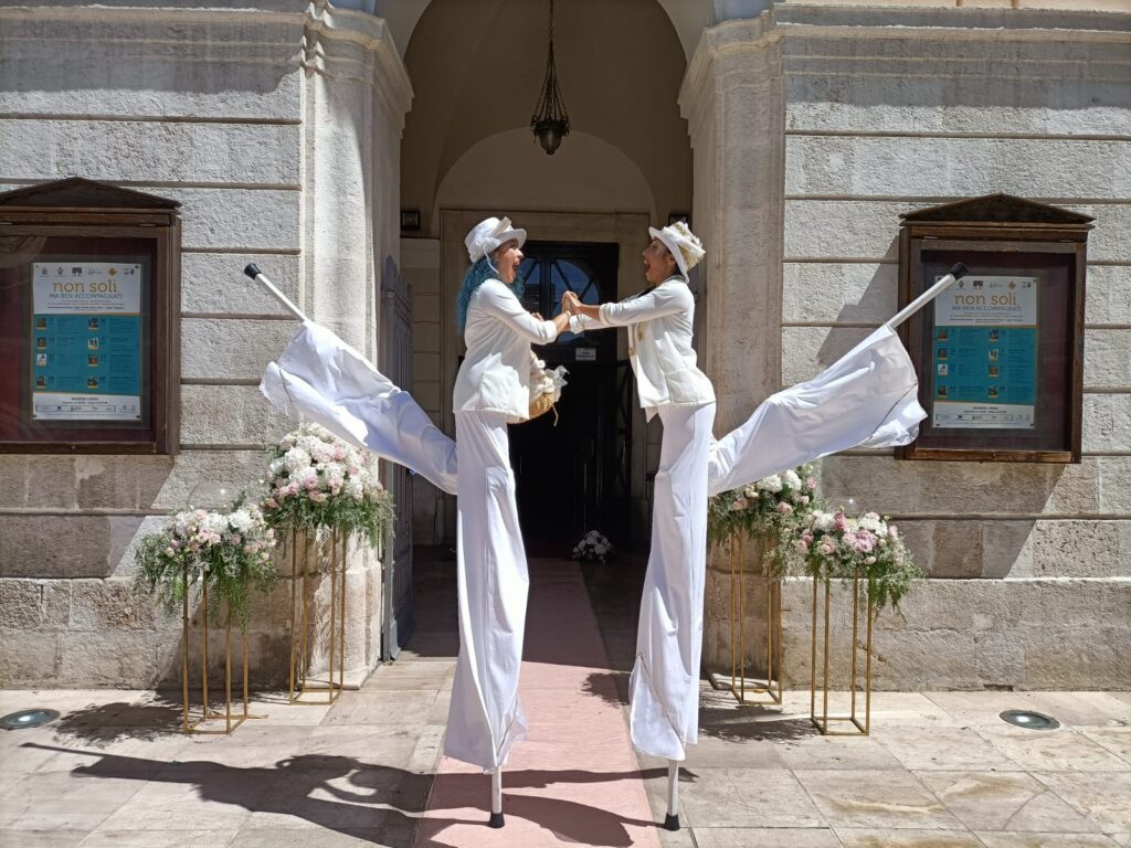 spettacolo su  Trampoli, Animazione Matrimoni artisti di strada  - spettacolo su  Trampoli, Fornitori artisti di strada  - spettacolo su  Trampoli, Matrimonio artisti di strada  - spettacolo su  Trampoli, Nozze artisti di strada  - spettacolo su  Trampoli, Animazione Matrimoni Puglia, Animazione Matrimoni Lecce, Matrimonio Puglia, Fornitori Puglia, Fornitori Lecce, Matrimonio Lecce