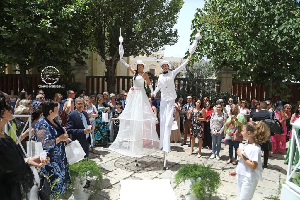 Spettacolo su  Trampoli accoglienza, Animazione Matrimoni artisti di strada, Spettacolo Pirotecnico su Trampoli, Fornitori artisti di strada , Spettacolo luminoso su Trampoli, Matrimonio artisti di strada,  Spettacolo su  Trampoli, Nozze artisti di strada,  Spettacolo giocoleria su Trampoli, Animazione giocolieri Matrimoni Puglia, Animazione Mimi Matrimoni Lecce, Matrimonio Puglia, Fornitori Puglia, Fornitori Lecce, intrattenimento Matrimonio Lecce,