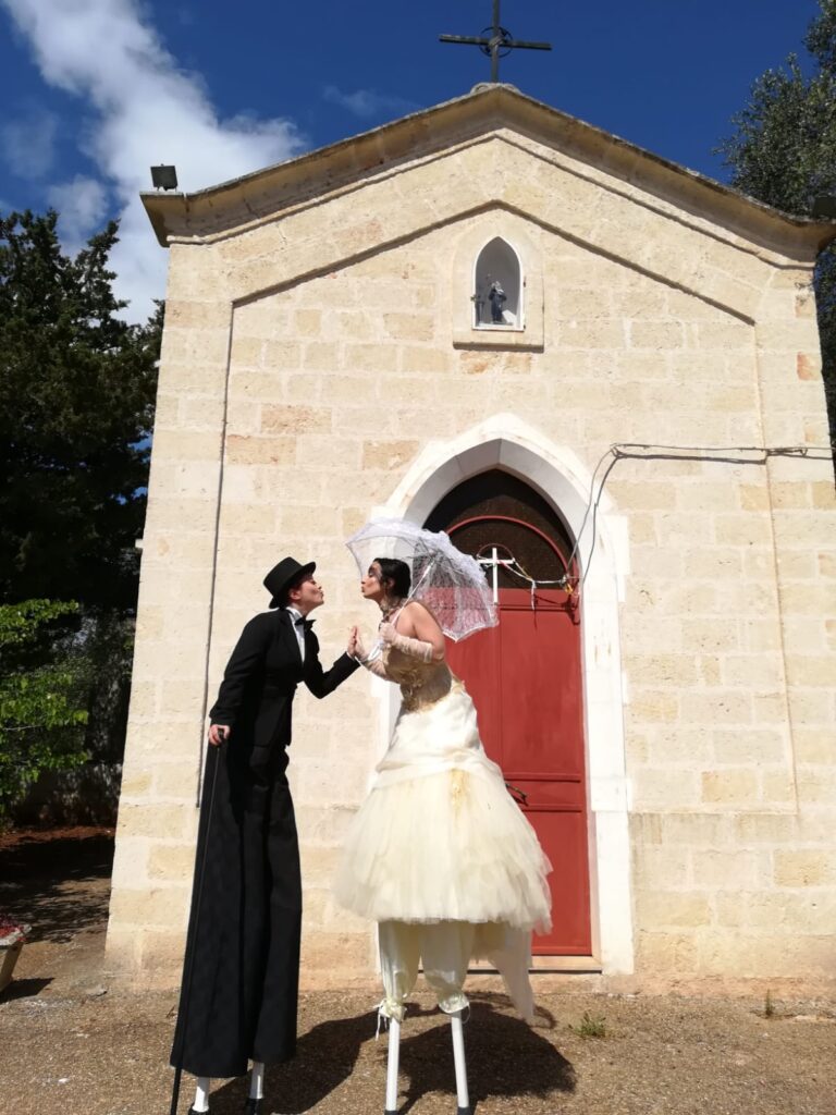 Spettacolo su Trampoli accoglienza, Animazione Matrimoni artisti di strada, Spettacolo Pirotecnico su Trampoli, Fornitori artisti di strada , Spettacolo luminoso su Trampoli, Matrimonio artisti di strada, Spettacolo su Trampoli, Nozze artisti di strada, Spettacolo giocoleria su Trampoli, Animazione giocolieri Matrimoni Puglia, Animazione Mimi Matrimoni Lecce, Matrimonio Puglia, Fornitori Puglia, Fornitori Lecce, intrattenimento Matrimonio Lecce,