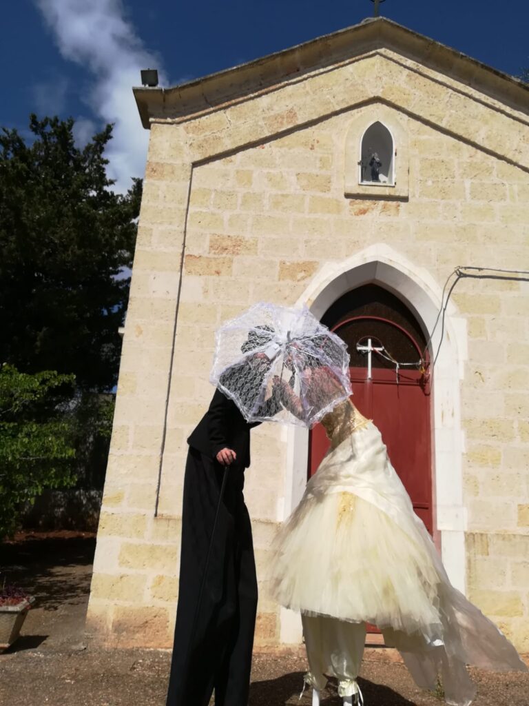 Spettacolo su Trampoli accoglienza, Animazione Matrimoni artisti di strada, Spettacolo Pirotecnico su Trampoli, Fornitori artisti di strada , Spettacolo luminoso su Trampoli, Matrimonio artisti di strada, Spettacolo su Trampoli, Nozze artisti di strada, Spettacolo giocoleria su Trampoli, Animazione giocolieri Matrimoni Puglia, Animazione Mimi Matrimoni Lecce, Matrimonio Puglia, Fornitori Puglia, Fornitori Lecce, intrattenimento Matrimonio Lecce,