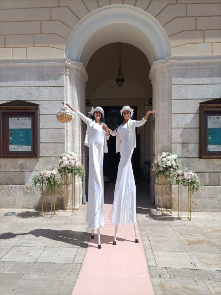 spettacolo su Trampoli, Animazione Matrimoni artisti di strada - spettacolo su Trampoli, Fornitori artisti di strada - spettacolo su Trampoli, Matrimonio artisti di strada - spettacolo su Trampoli, Nozze artisti di strada - spettacolo su Trampoli, Animazione Matrimoni Puglia, Animazione Matrimoni Lecce, Matrimonio Puglia, Fornitori Puglia, Fornitori Lecce, Matrimonio Lecce