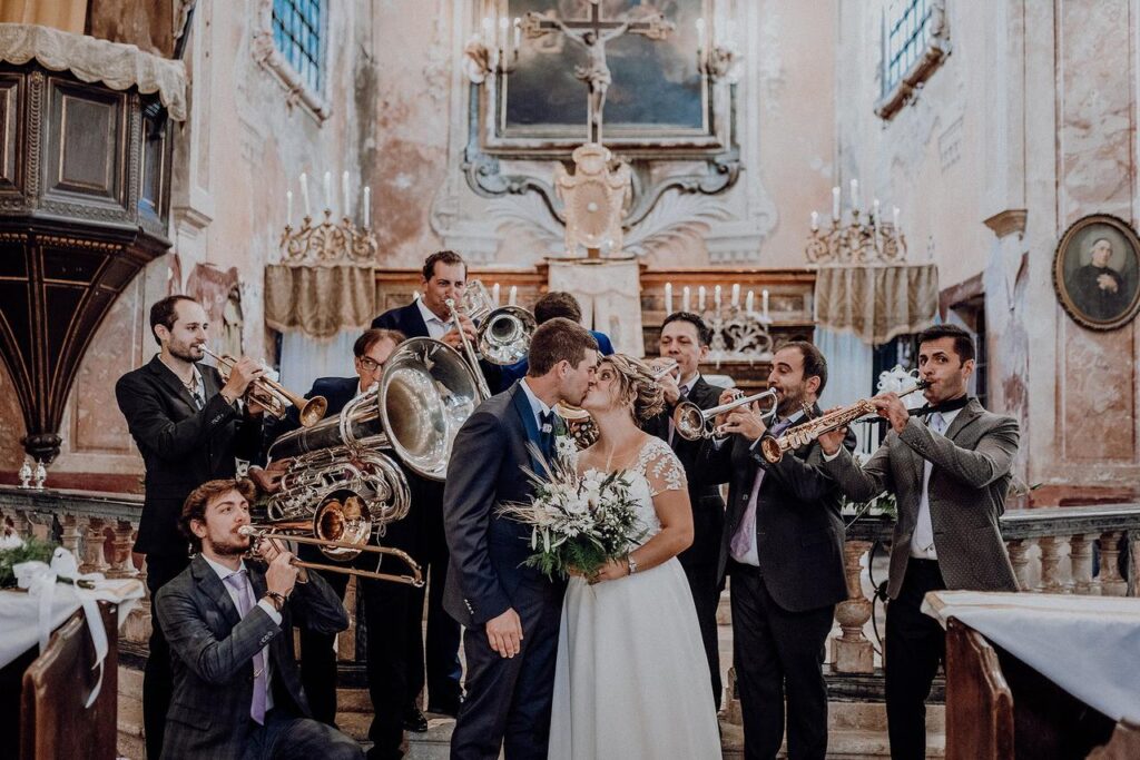 Scopri qual è il periodo migliore per sposarsi in Puglia: mesi consigliati, clima, date da evitare e vantaggi di un matrimonio infrasettimanale o di venerdì. Guida completa per scegliere la data delle nozze in Puglia, tra masserie, mare e borghi.