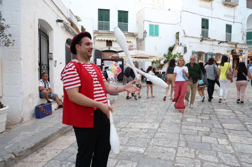 magicoliere-milo-giocoleria-itinerante-artistii di strada puglia - ostuni (132)