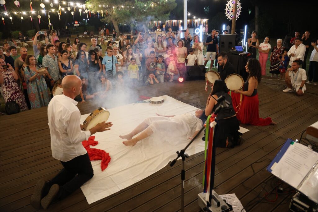pizzica-salentina-artistidistrada-puglia-open-circus-puglia-japigia-wedding (43)