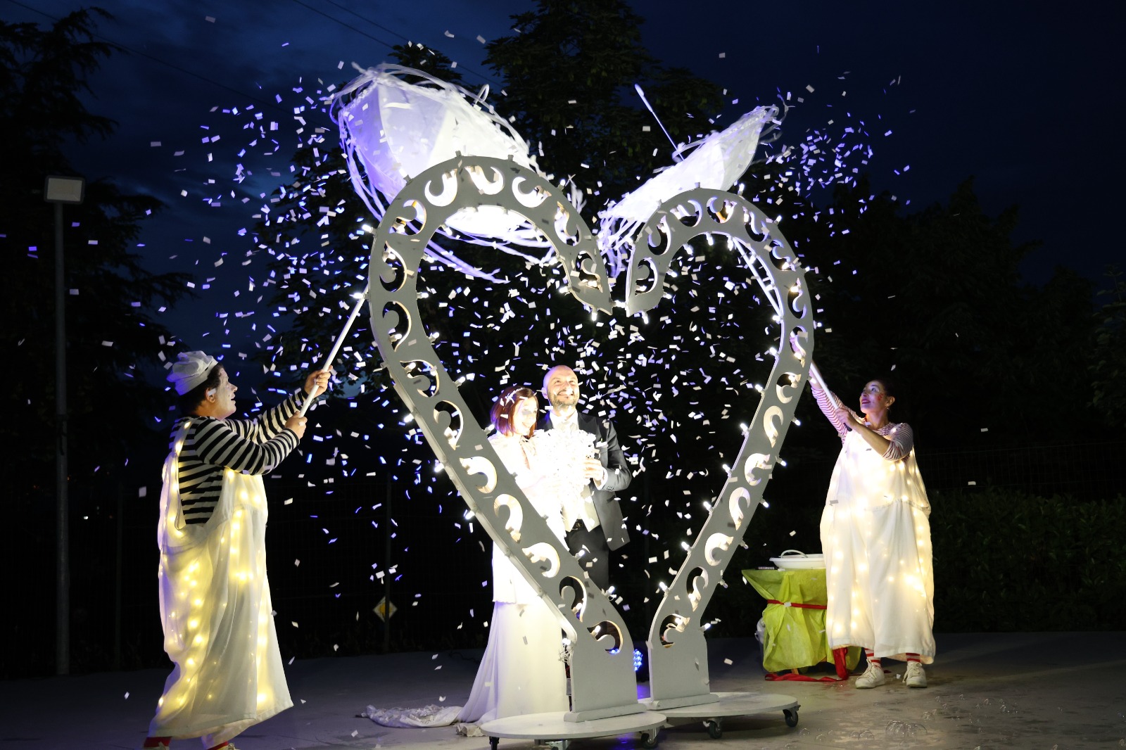 un-cuore-grande-cosi-lella-bretella-papillon-le-burlon-artisti-di-strada-puglia-open-circus-puglia-lecce (2)
