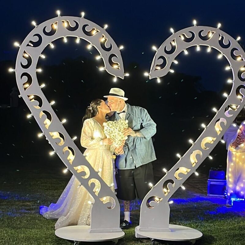 un-cuore-grande-cosi-lella-bretella-papillon-le-burlon-artisti-di-strada-puglia-open-circus-puglia-lecce (3) un-cuore-grande-cosi-lella-bretella-papillon-le-burlon-artisti-di-strada-puglia-open-circus-puglia-lecce (3)