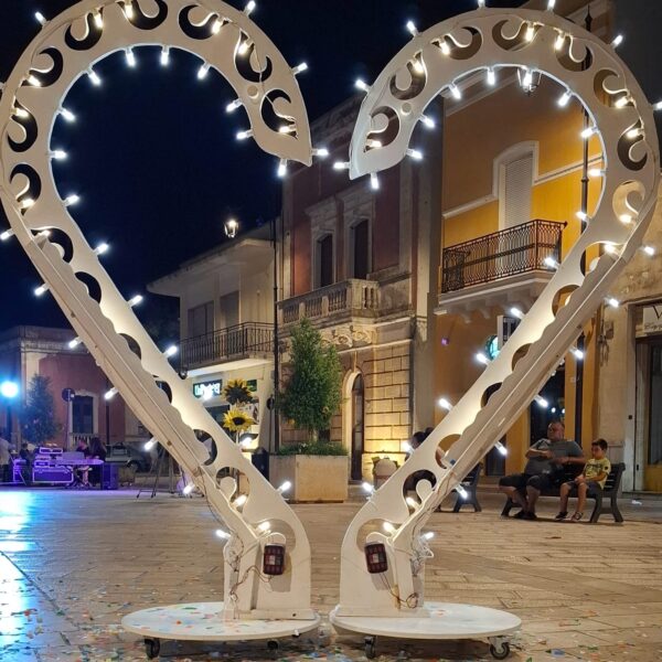 spettacolo-un-cuore-grande-cosi-lella-bretella-apillon-le-burlon-artistidistrada-puglia-open-circus-puglia-japigia-wedding (1) spettacolo-un-cuore-grande-cosi-lella-bretella-apillon-le-burlon-artistidistrada-puglia-open-circus-puglia-japigia-wedding (1)