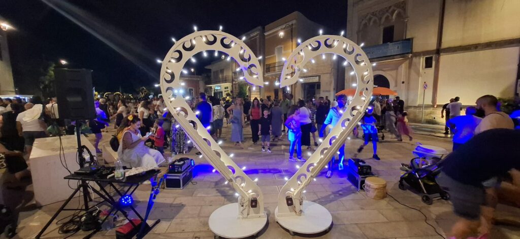 spettacolo-un-cuore-grande-cosi-lella-bretella-apillon-le-burlon-artistidistrada-puglia-open-circus-puglia-japigia-wedding (6)