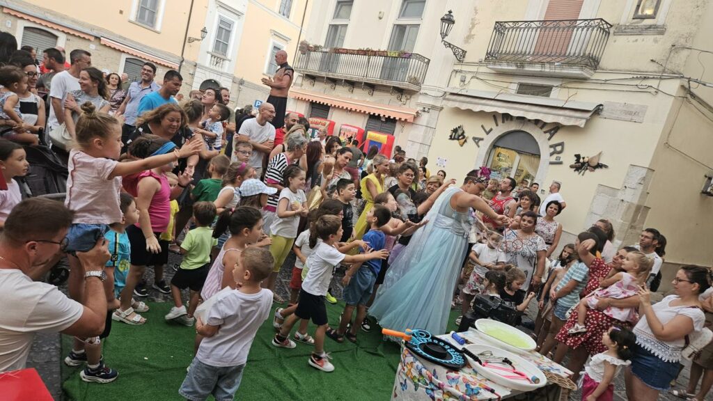 Sia che si tratti di un matrimonio, un compleanno o una festa aziendale, il nostro team di artisti esperti è pronto a stupirvi con le loro abilità e creatività senza limiti.