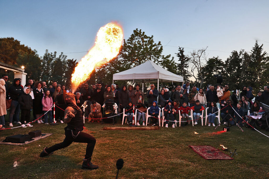 Spettacolo Maori con Giocoliere Mangiafuoco e Sputafuoco in Puglia

Lo spettacolo Maori con giocoliere mangiafuoco e sputafuoco è un'attrazione di alto impatto visivo, ideale per eventi privati, sagre, matrimoni ed eventi aziendali in Puglia e regioni limitrofe. Combina tecniche spettacolari come l'estinzione di fiamme nella bocca e la creazione di lingue di fuoco, arricchito da coreografie con strumenti infuocati. Disponibile in città come Lecce, Brindisi, Taranto, Bari e Foggia, lo show è perfetto per stupire adulti e bambini, garantendo sicurezza e intrattenimento indimenticabile.