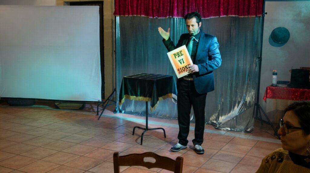 Spettacoli di magia comica per adulti a Lecce e provincia: close up ai tavoli, mentalismo e magia da salotto per matrimoni, cene aziendali ed eventi privati. Open Circus Puglia.